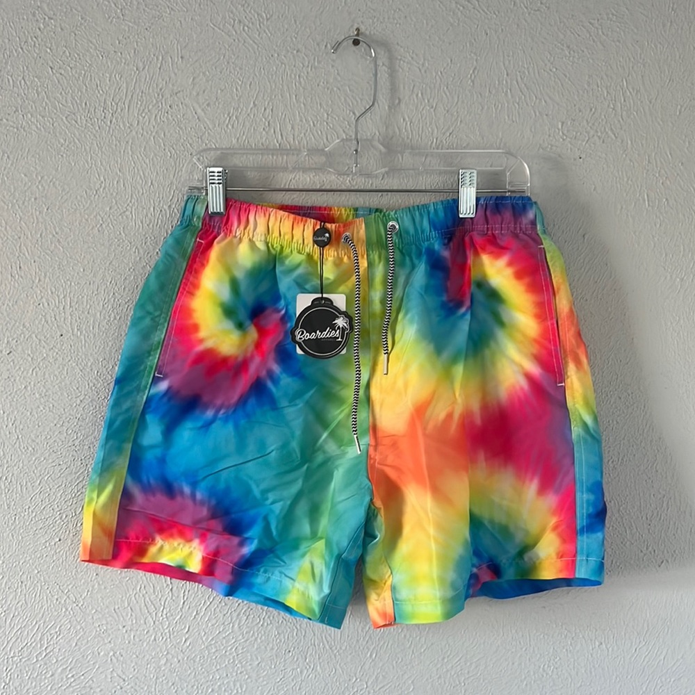 Nwt Australian Boardies rainbow 🌈 tye die shorts
